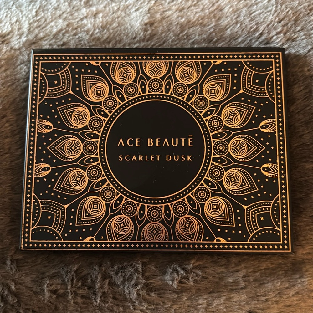 Ace beaute scarlet dusk palette! 2/30$